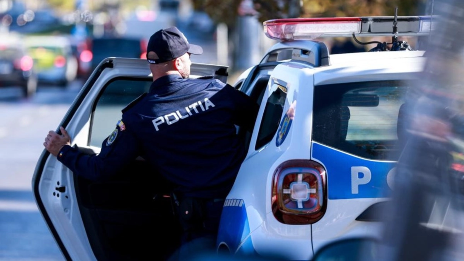 VIDEO Cum a încercat un casier de la o sală de jocuri să păcălească poliția. „Sceneta” pe care a pus-o în scenă l-a adus în cătușe