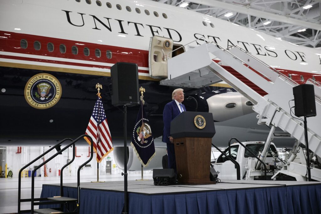 Donald Trump a primit noul avion Air Force One, donat de familia regală din Qatar
