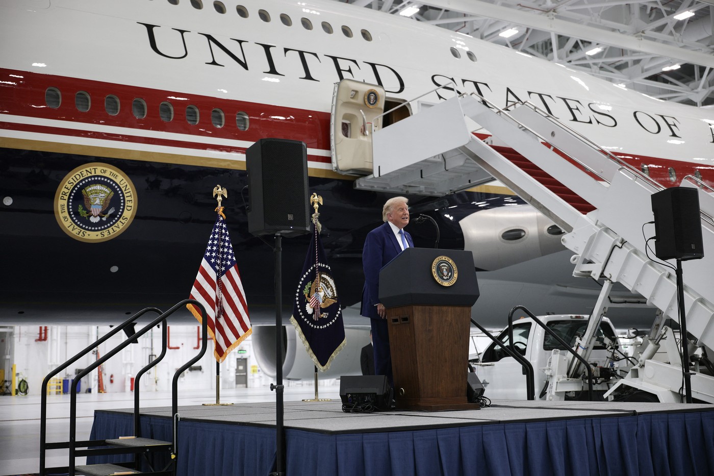 Donald Trump a primit noul avion Air Force One, donat de familia regală din Qatar