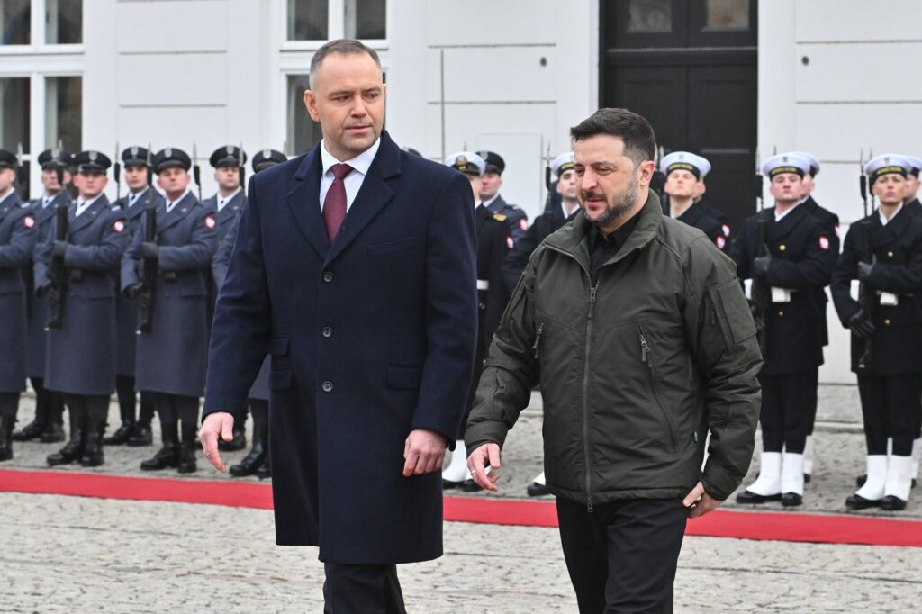 Zelenski a returnat decorația retrasă de președintele Poloniei. „Dacă poate rămâne în posesia lui Mussolini și Gerhard Schröder, nu vom contesta acest lucru”