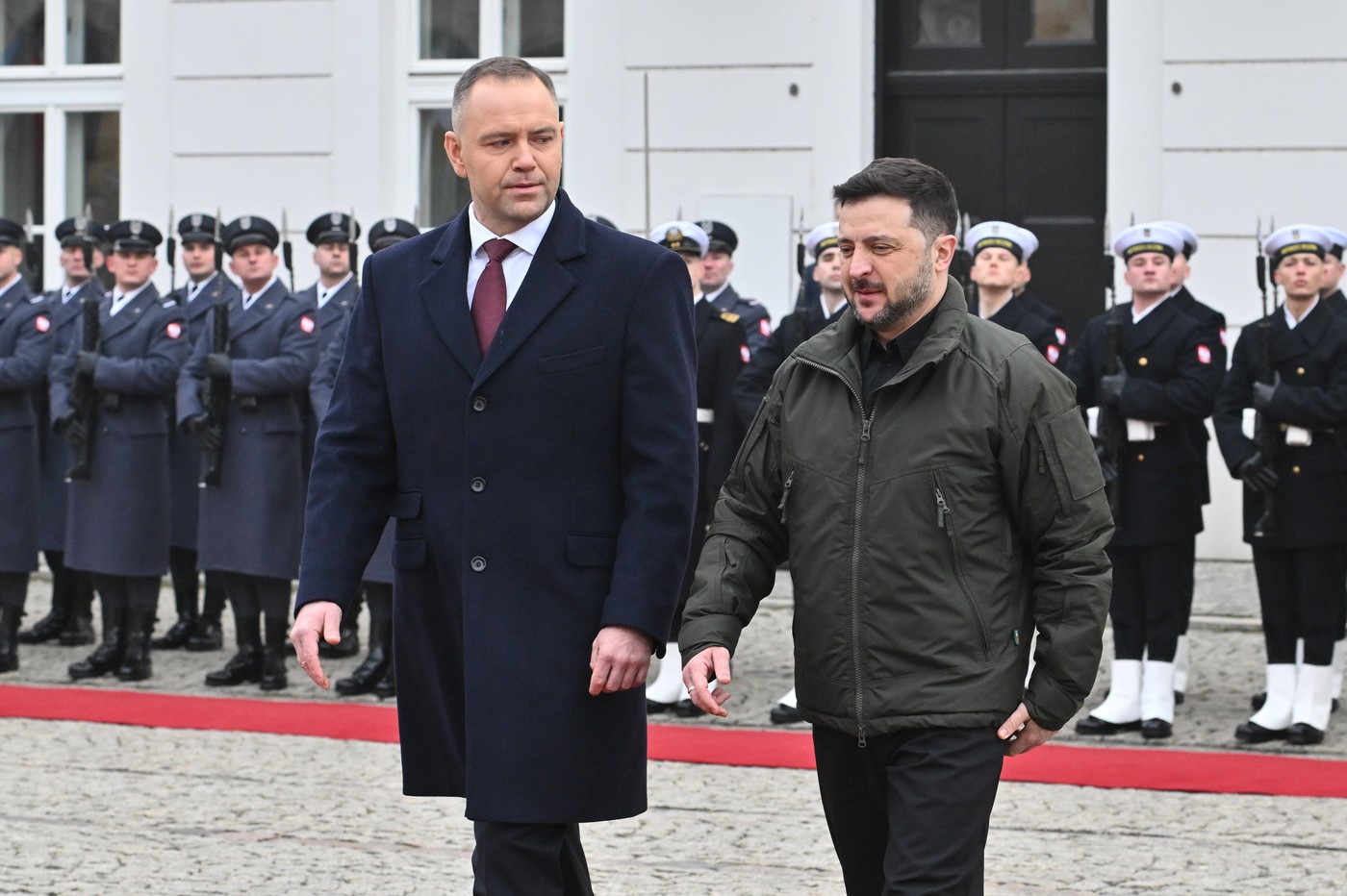 Zelenski a returnat decorația retrasă de președintele Poloniei. „Dacă poate rămâne în posesia lui Mussolini și Gerhard Schröder, nu vom contesta acest lucru”