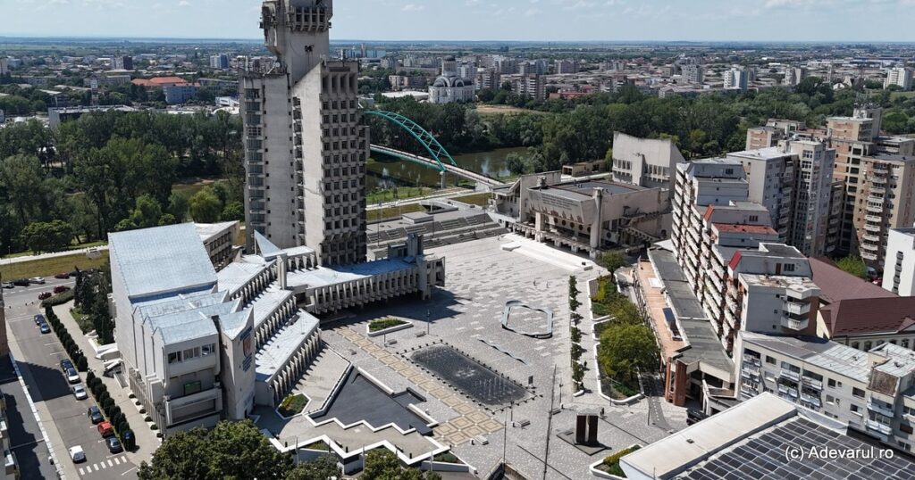 Secretele celei mai înalte clădiri administrative din România. Palatul în stil brutalist înalt de aproape 100 de metri
