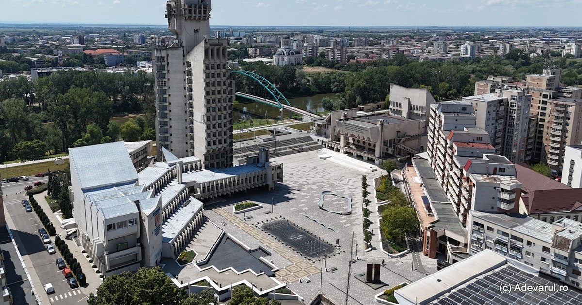 Secretele celei mai înalte clădiri administrative din România. Palatul în stil brutalist înalt de aproape 100 de metri