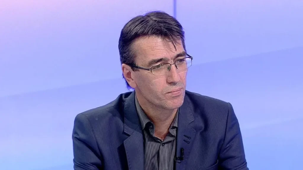 Avocatul Toni Neacșu a calculat și a anunțat data la care ar putea fi organizate alegerile anticipate
