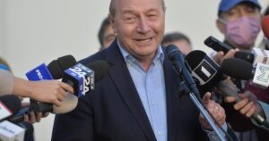 Traian Băsescu ironizează blocajul politic: „Bolojan vrea să rămână premier interimar pe termen nelimitat. Mai vedem la toamnă”