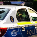 Un șofer a vrut să testeze limitele Codului Rutier: Și-a pus sirenă de poliție pe mașină, nu a oprit la calea ferată și a făcut aproape totul pentru a primi o sancțiune drastică