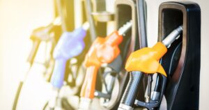 Vot decisiv în Parlament: se decide prelungirea reducerii accizei la motorină și a plafonării prețurilor la carburanți