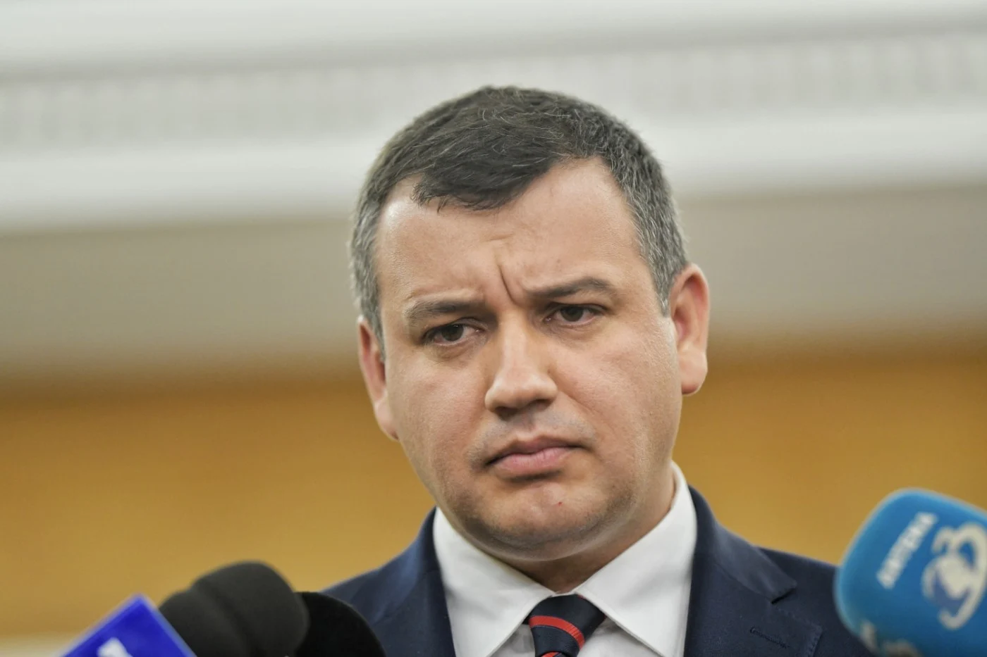 În mai puţin de 10 zile Guvernul Tomac trece de votul Parlamentului