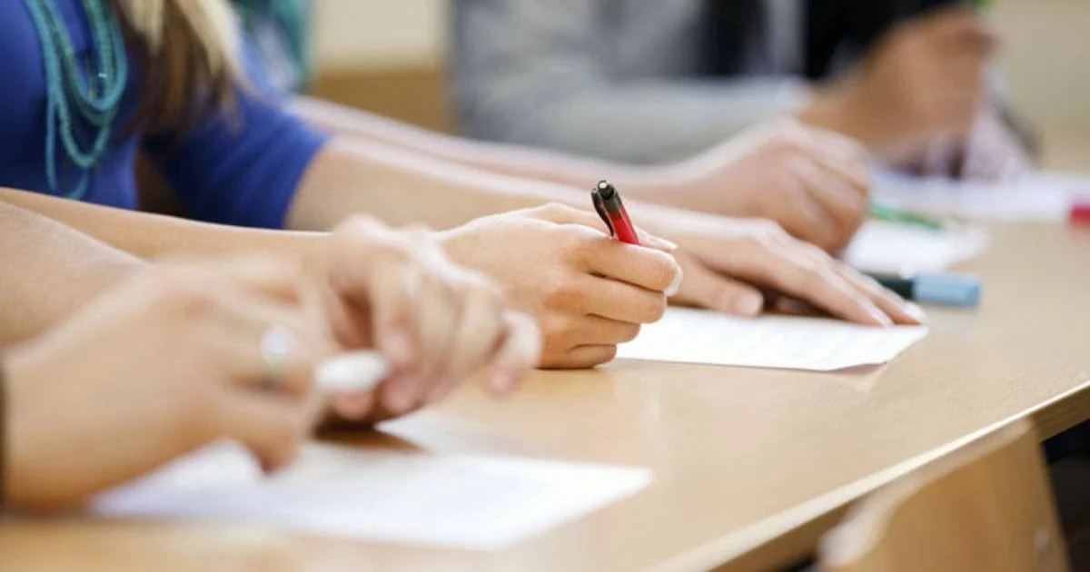 elevii sustin examenul de bacalaureat