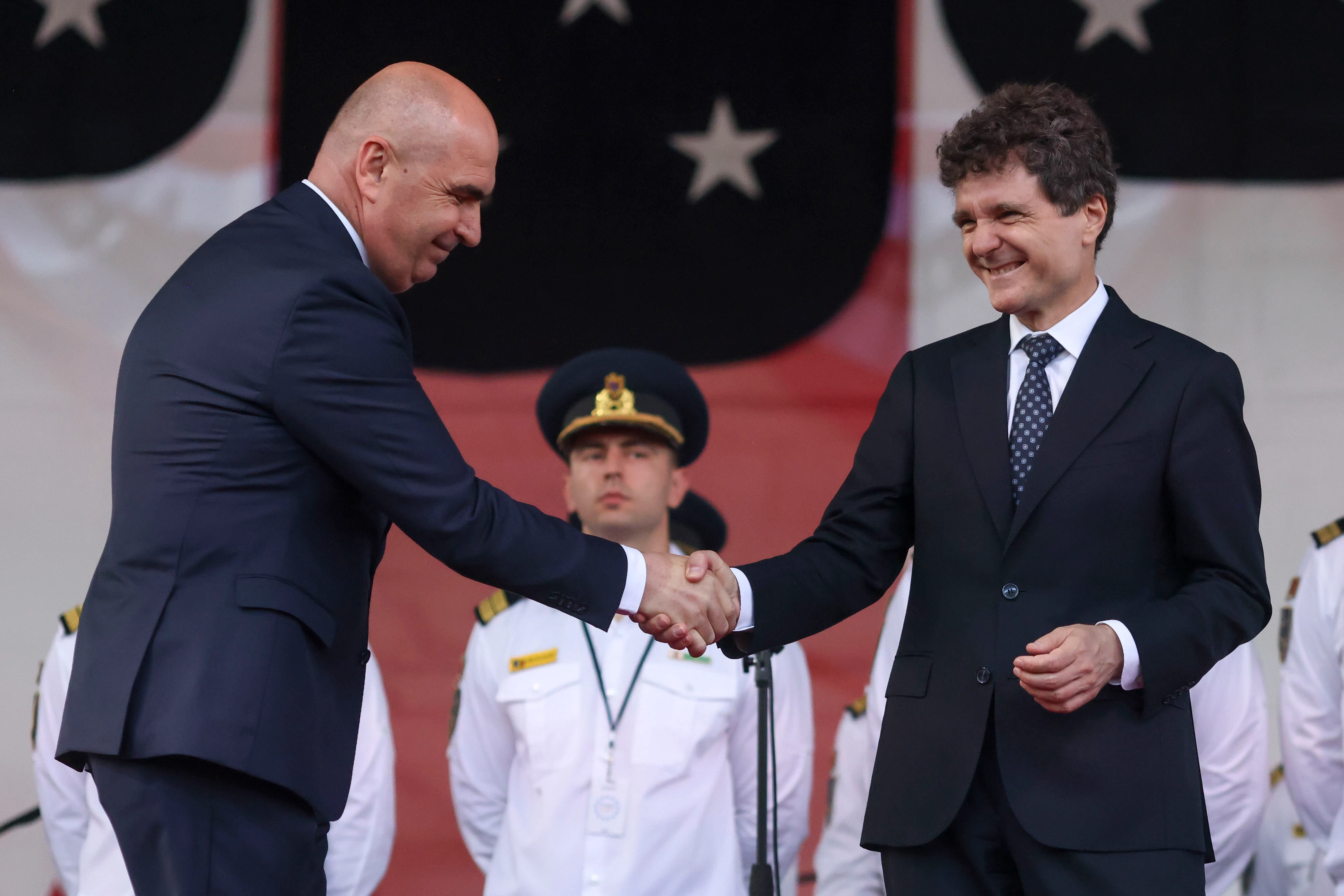 Ilie Bolojan și Nicușor Dan și-au dat m&acirc;na l recepția de la Ambasada SUA. INQUAM Photos George Călin