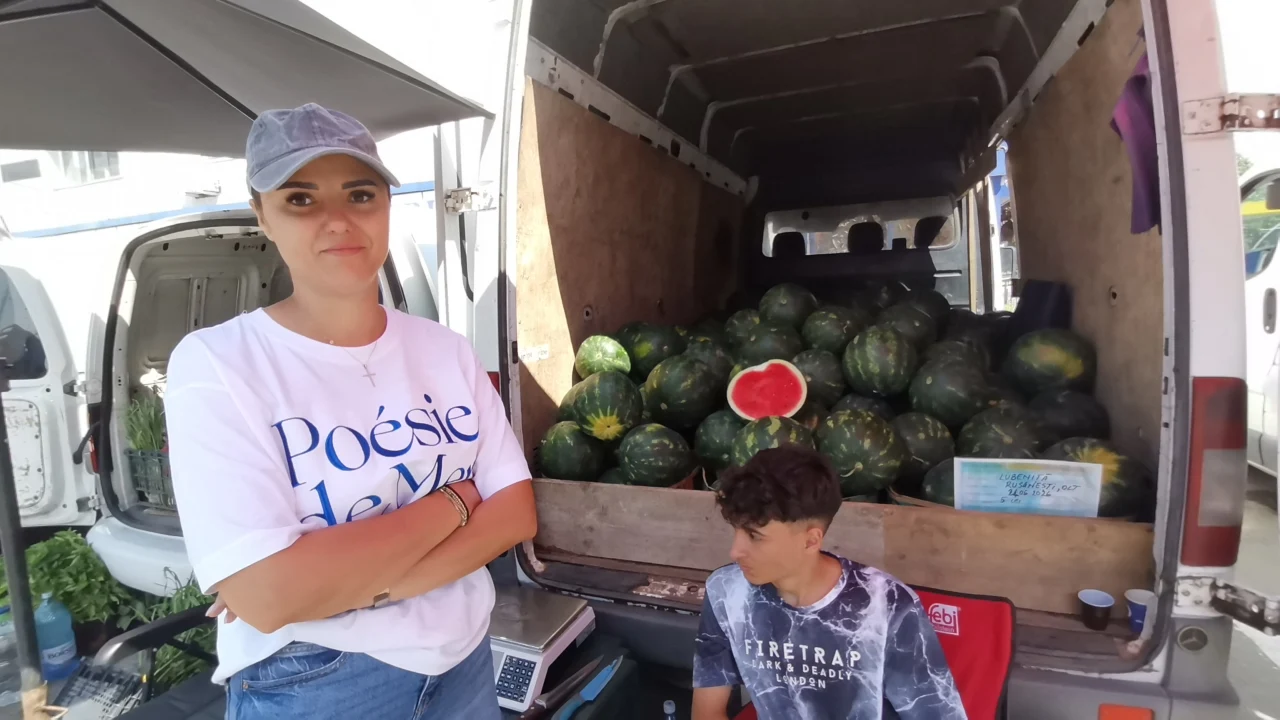 Lubenița din Rusănești a ajuns &icirc;n Piața Zahana FOTO: Alina Mitran