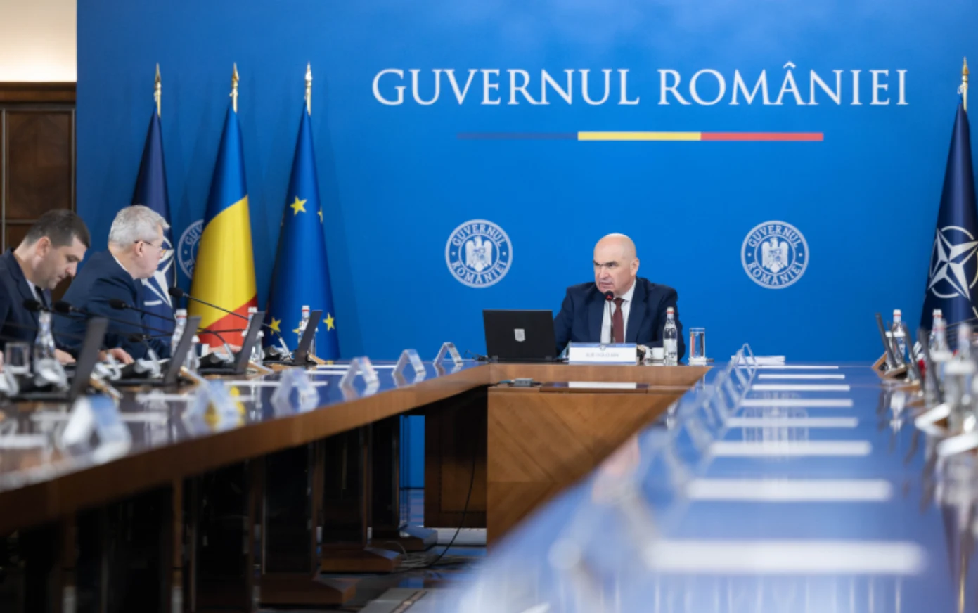Cât mai stă guvernul Bolojan la putere?