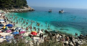 Turiști români în Thassos, acuzați că au plecat fără să plătească o consumație de 43 de euro: „Foarte urât, domnilor! / Probabil erau daci prea liberi”
