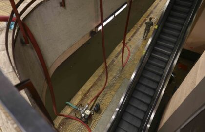 După 28 de ore, stația de metrou Piața Victoriei 2 s-a redeschis. Imagini din subteran, publicate de ministrul Transporturilor