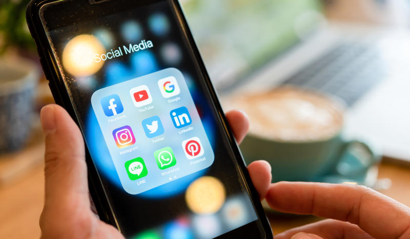 Adolescenții români se lovesc de două mari probleme online. Verificarea vârstei nu rezolvă adevăratul pericol de pe rețelele sociale