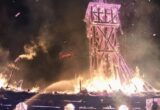 VIDEO O biserică veche de peste 350 de ani a ars ca o torță: Pompierii au intervenit, dar nu au mai reușit să salveze lăcașul de cult