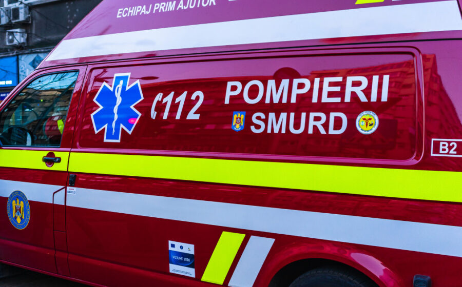 O fetiţă de doi ani din Mediaș a ajuns la spital după ce a căzut de la balcon