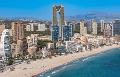 Destinația din Spania care bate România la prețul berii. Turiștii sunt plăcut surprinși
