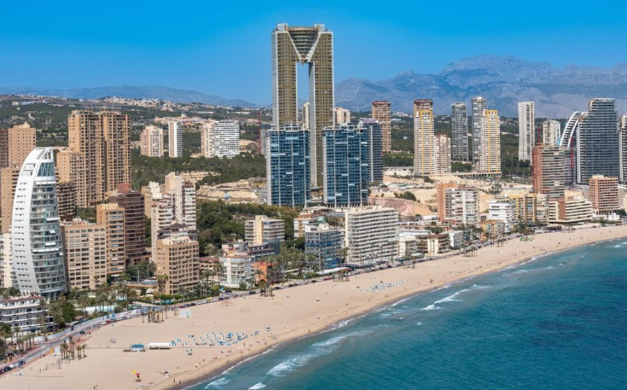 Destinația din Spania care bate România la prețul berii. Turiștii sunt plăcut surprinși