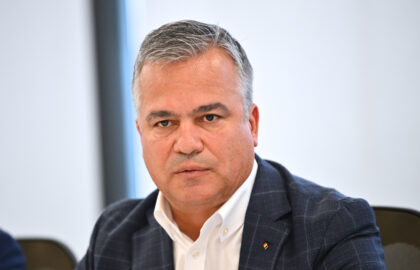 Casele, serviciile secrete și oamenii lor 
