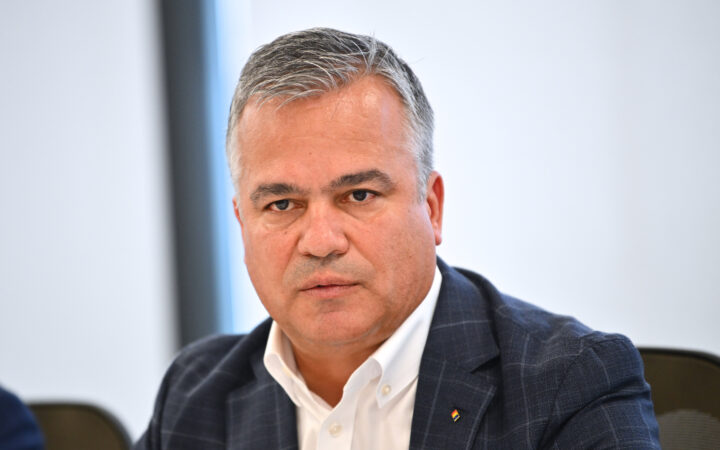 Casele, serviciile secrete și oamenii lor 