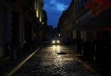 Mii de treceri de pietoni din România au rămas capcane mortale în întuneric la patru ani de la apariția legii care obliga primăriile să le ilumineze