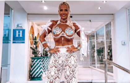 Anda Adam și-a etalat silueta în costum de baie, după ce a slăbit. Vedeta a făcut show la o piscină din Capitală