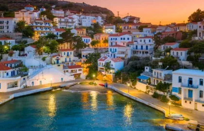 Ai văzut „kuver” pe bon în Grecia? Ce înseamnă această taxă și cum poți evita să plătești în plus