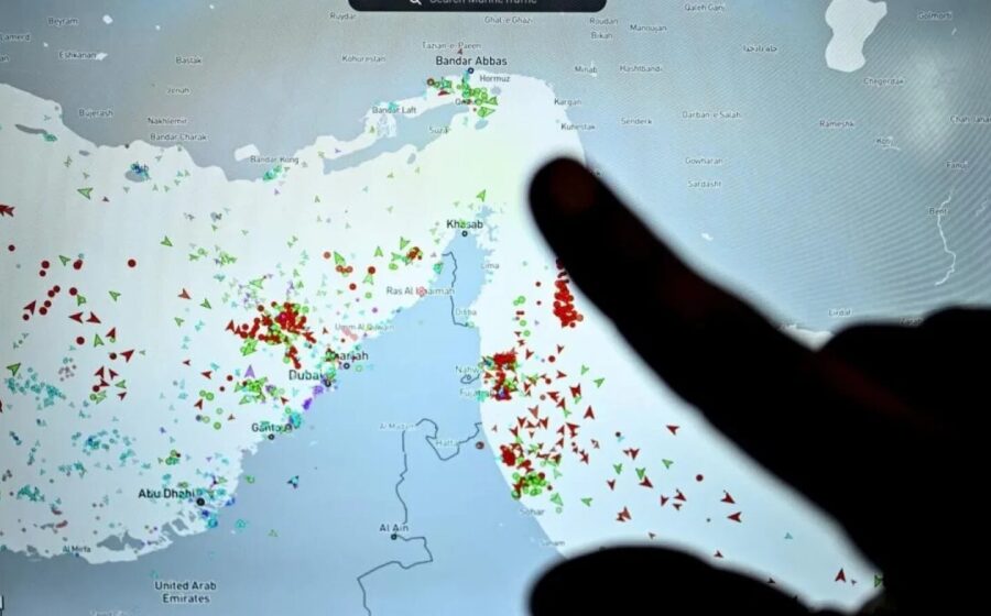 Atac în Strâmtoarea Ormuz: un tanc petrolier a fost lovit de un proiectil neidentificat