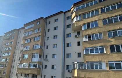 Scuturarea covoarelor pe geam sau balcon va fi sancționată în Alba Iulia. Ce amenzi prevede noul regulament
