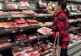 „Vești grozave” pentru americani: Carnea de vită și alte produse se vor ieftini la un retailer „cu adevărat patriotic”, susține Trump