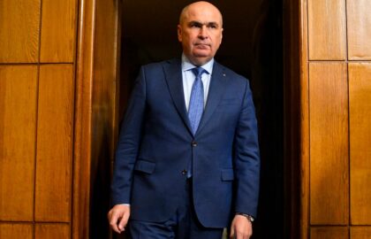 Bolojan: Investiții în autostrăzi, spitale și școli depind de adoptarea urgentă a șase legi. Sunt 4,5 miliarde de euro din PNRR în joc