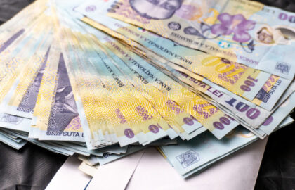 Salarii împărțite cu statul. Marele jaf din banii românilor