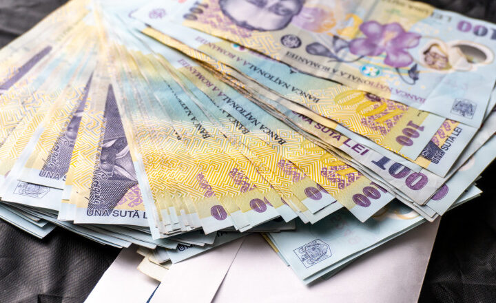 Salarii împărțite cu statul. Marele jaf din banii românilor