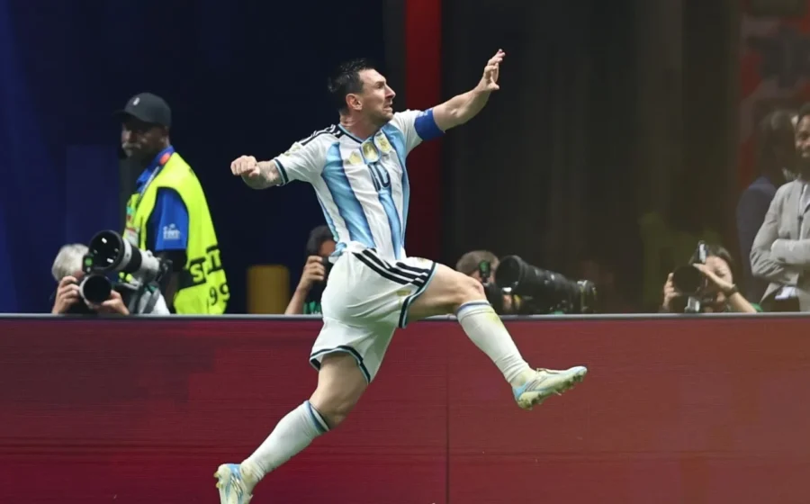 Nebunie de meci la Cupa Mondială! Argentina lui Messi are o revenire istorică în fața Egiptului lui Salah și se califică în sferturi