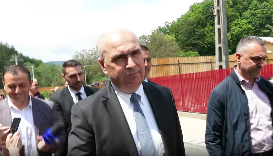 VIDEO: Cum a cumpărat escrocul Ilie Bolojan microbuze școlare cu 240 de mii de euro bucata, cât un Lamborghini