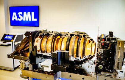 A ajuns cea mai importantă mașină din lume în China? Povestea „Sfântului Graal” al semiconductorilor care decide cursa pentru AI
