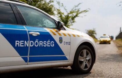 O româncă a cutreierat Ungaria pentru a ridica sacoșe cu bani și aur de la bătrâni. Victimele le agățau singure chiar la porțile caselor