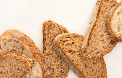 Care este tipul de pâine pe care ar trebui să îl eviți, conform nutriționiștilor. Ce să alegi în schimb pentru o alimentație mai sănătoasă