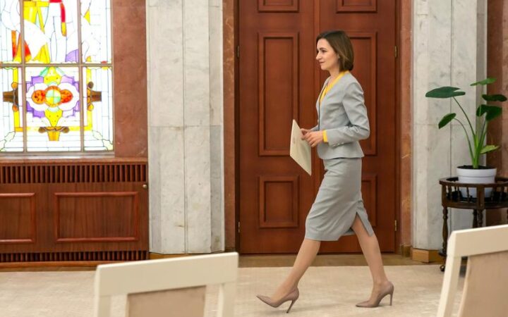 Maia Sandu începe consultările pentru desemnarea unui nou prim-ministru al Republicii Moldova. Opoziţia refuză invitaţia