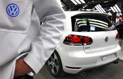 Criza la Volkswagen: Nemții taie jumătate din modele și reduc masiv producția / Ce urmează pentru angajați