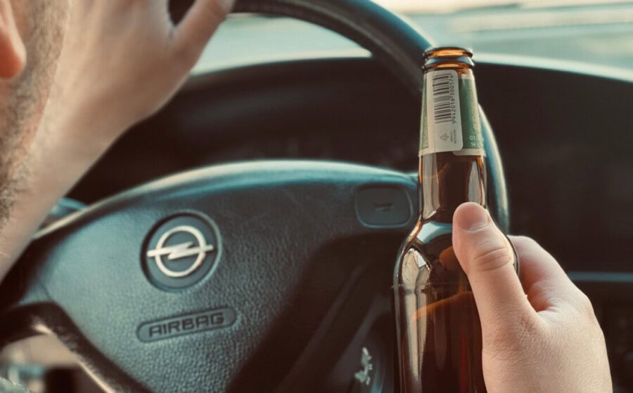 Închisoare cu executare pentru un șofer din Alba care s-a urcat beat la volan. Ce alcoolemie a avut după doi litri de bere