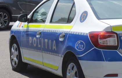 Momente tensionate în Sectorul 4. Un bărbat s-a baricadat în casă cu familia și amenința că se va sinucide. A fost scos de mascați