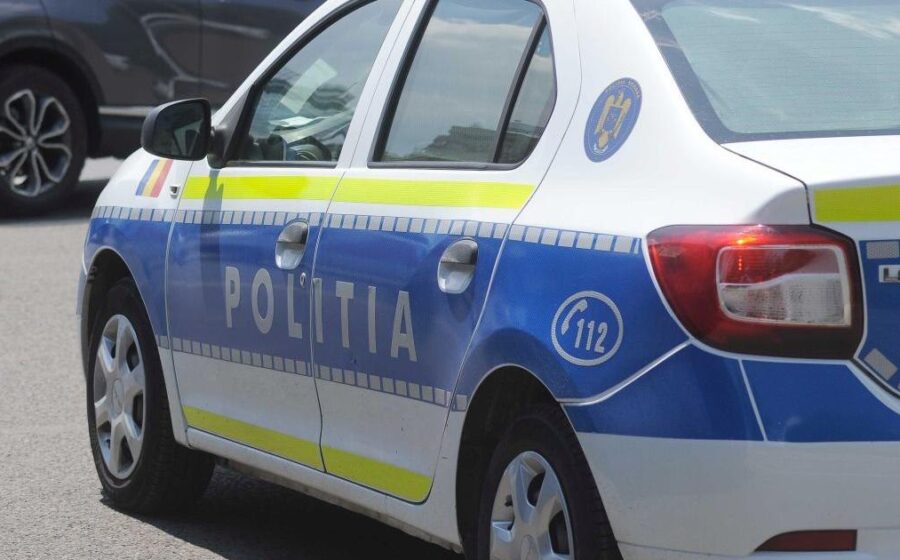Momente tensionate în Sectorul 4. Un bărbat s-a baricadat în casă cu familia și amenința că se va sinucide. A fost scos de mascați