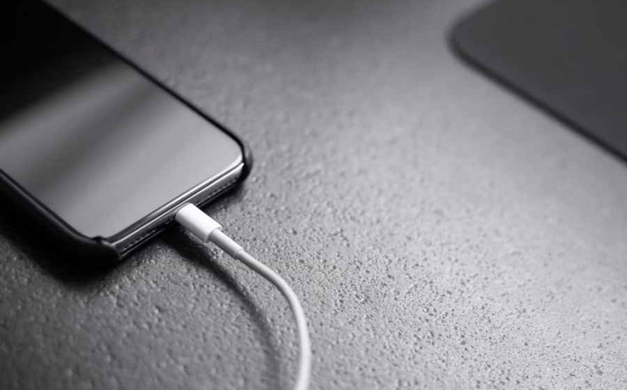 De ce se încălzește excesiv telefonul când îl încarci. Soluțiile care pot prelungi viața bateriei