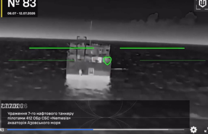 Războiul din Marea Azov: Rusia recunoaște un petrolier lovit, Kievul susține că a distrus 14 nave într-o noapte