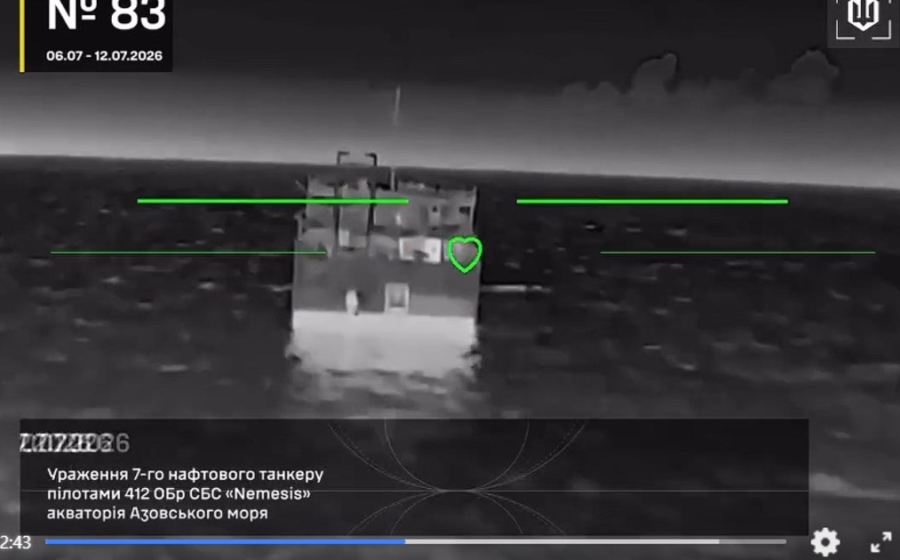 Războiul din Marea Azov: Rusia recunoaște un petrolier lovit, Kievul susține că a distrus 14 nave într-o noapte