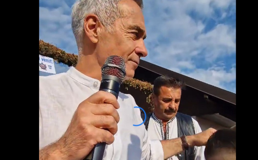 Călin Georgescu, baie de mulțime la Târgul de la Domnești, Argeș: „Nu vă fie frică! Poporul român s-a ridicat”. Oana Zăvoranu și reprezentanți ai AUR, printre cei prezenți