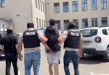 VIDEO. Falși polițiști și falși angajați ai BNR au lăsat o clujeancă fără aproape 250.000 de lei. Escroc prins în flagrant