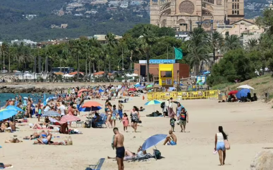 O destinație populară din Europa, cu plaje superbe, lovită de scăderea cheltuielilor: „Mănâncă mai puțin în oraș și stau mai puține zile”